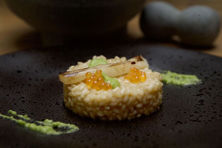 Arroz meloso con espárragos blanco y salmón